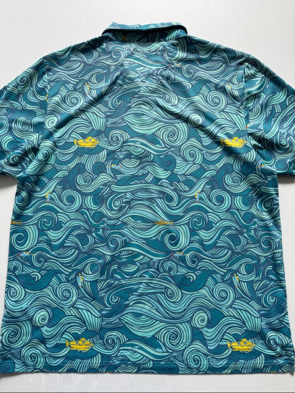 William Murray polo featuring a "The Rough Life" wave pattern. Men’s size XL - Picture 9 of 11